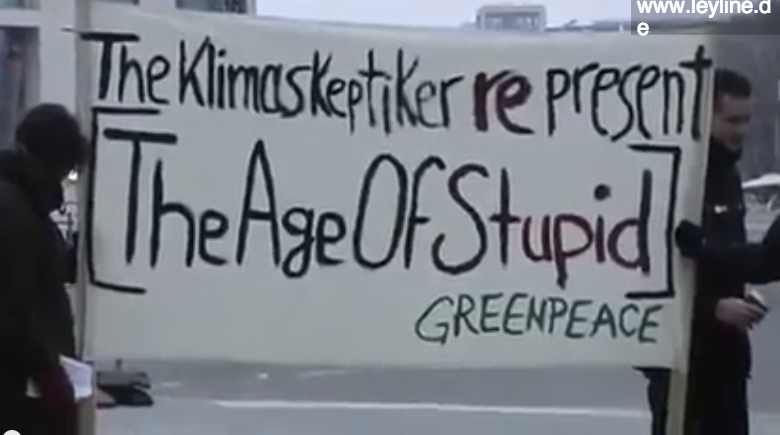 Protestierende Greenpeace-Jünger(In) äußert sich zum Klimawandel