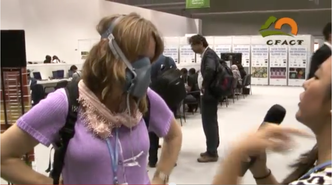 DOHA ist Vorreiter: Teilnehmer tragen Gas-Masken zur Verminderung ihres CO2 Ausstoßes!