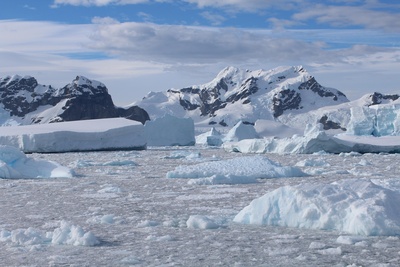 Auch das Antarktiseis schrumpft – aber nur partiell – und nur im Sommer!