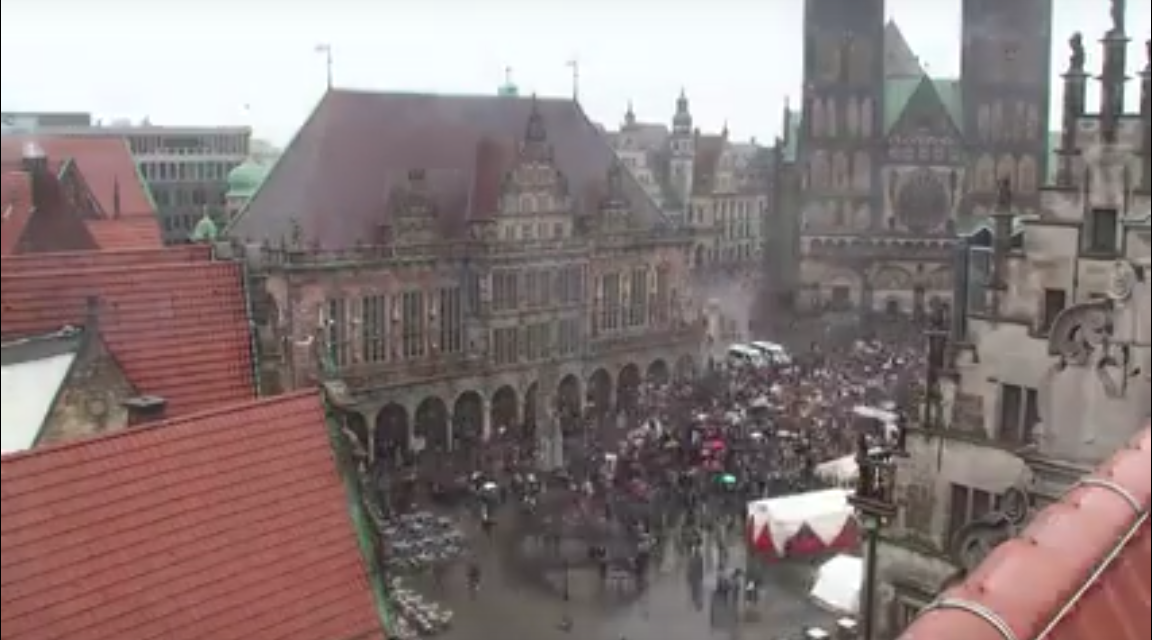 Zu kalt und naß: Klimademo gegen die „Heißzeit“-Katastrophe in Bremen schnell vorbei