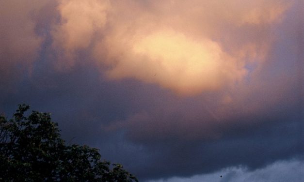 Nachbildung des Fehlers beim Antrieb durch den langwelligen Wolken-Faktor um ±4 W/m² sowie dessen Bedeutung