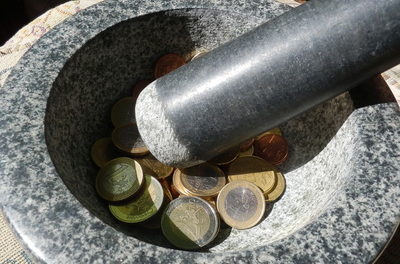 6,4 Billionen Dollar verpulvert – und immer noch geben fossile Treibstoffe den Ton an!