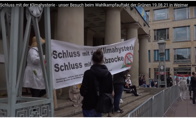 „Die Grünen sind die wahren Zerstörer“:  Thüringer Windkraftgegner auf Baerbock-Demo in Weimar