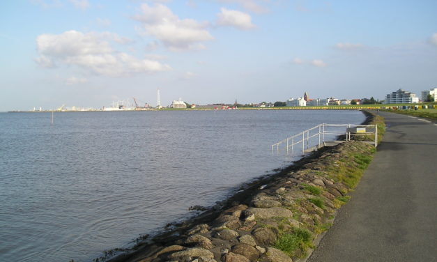 Annalena lässt den Meerespegel schnell mal um 7 m steigen – und zwei schauen nur wie bekloppt dabei zu