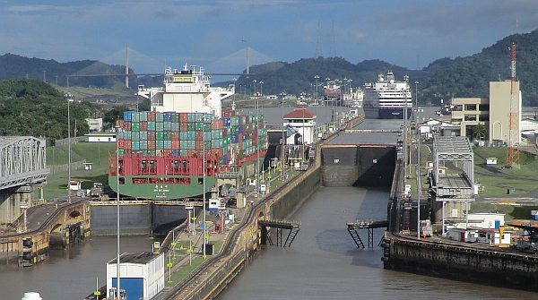 Die Probleme mit den gestörten Lieferketten beginnen schon mit der Menge an Containerschiffen, die auf ihre Entladung warten