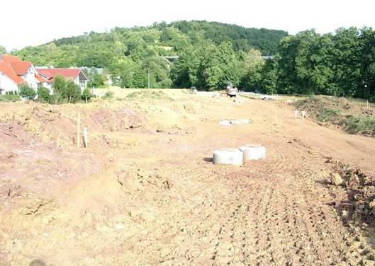 Typische Trockenlegungen und Erwärmungen durch Bebauung, gezeigt am neuen Baugebiet Heiligenwiesen.