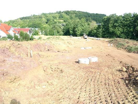 Typische Trockenlegungen und Erwärmungen durch Bebauung, gezeigt am neuen Baugebiet Heiligenwiesen.