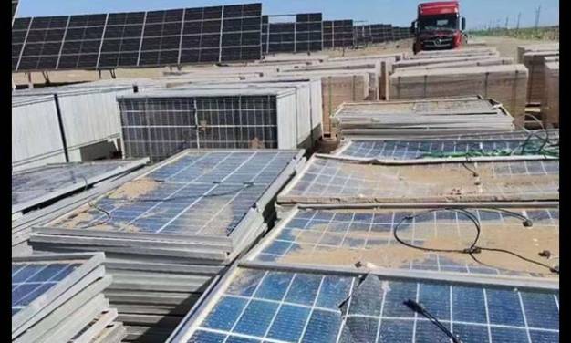 Größter schwimmender Solarpark der Welt kurz vor Inbetriebnahme durch einen Gewittersturm zerstört