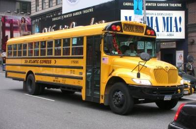 Bidens Regierung investiert 900 Millionen Dollar lieber in Batterie-Schulbusse, anstatt in die Ausbildung der Schüler