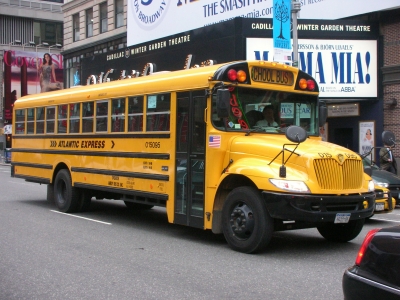 Bidens Regierung investiert 900 Millionen Dollar lieber in Batterie-Schulbusse, anstatt in die Ausbildung der Schüler