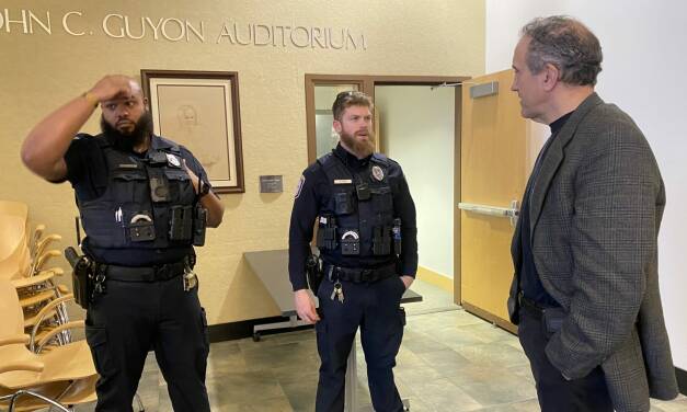 Marc Moranos Vortrag wird von den Kommunisten in Carbondale gestört