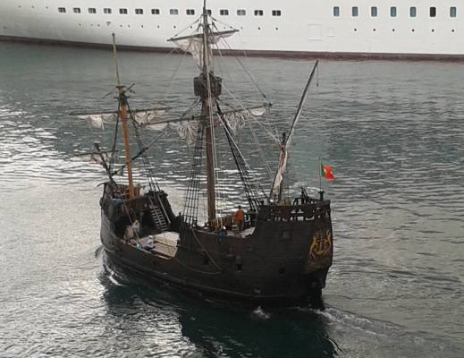 Windturbinen und Solarmodule erzeugen NUR Strom