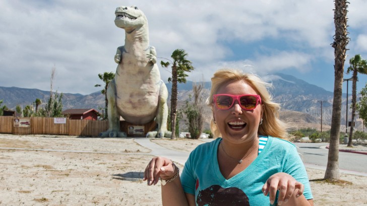 Ein Bild, das Himmel, draußen, Lächeln, Person enthält. KI-generierte Inhalte können fehlerhaft sein.