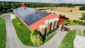 EIKE-PV-Anlage_E-Traktor